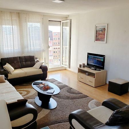 Apartament Welcoming In Prishtina Prisztina Zewnętrze zdjęcie